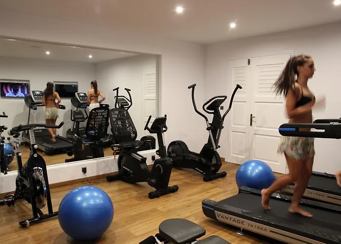 מלון דירות Spiros 4*