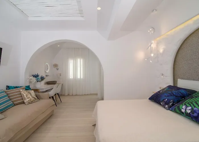 Spiros מלון דירות 4*