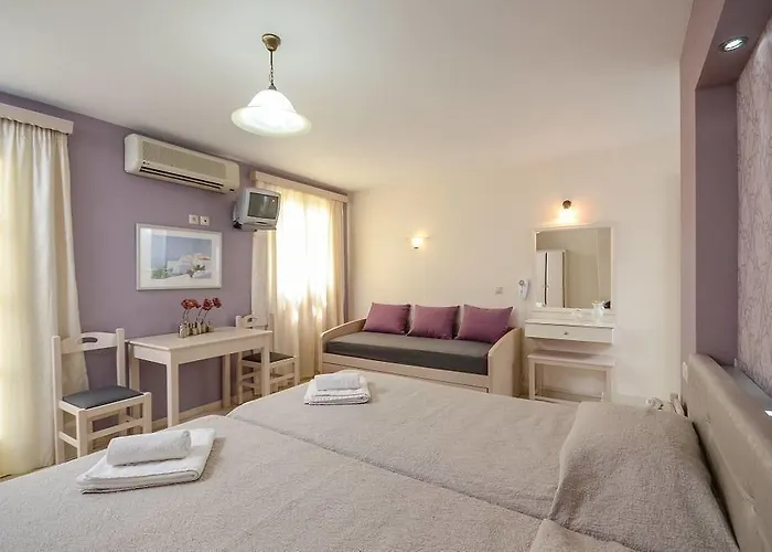 מלון דירות Spiros 4*