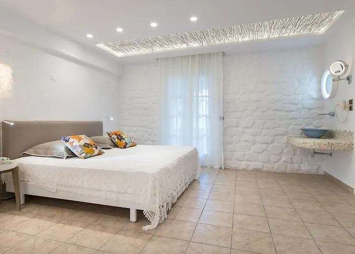 Spiros Aparthotel Naxos City